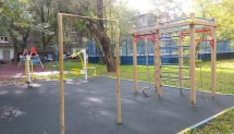 Площадка для воркаута в городе Москва №4217 Маленькая Современная фото