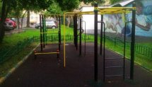 Площадка для воркаута в городе Москва №6903 Маленькая Современная фото