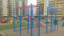 Площадка для воркаута в городе Красноярск №9890 Средняя Современная фото