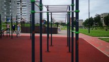 Площадка для воркаута в городе Ступино №10794 Маленькая Современная фото
