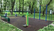 Площадка для воркаута в городе Москва №11359 Маленькая Современная фото