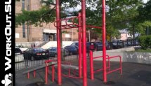 Площадка для воркаута в городе Нью-Йорк №479 Средняя Современная фото