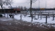 Площадка для воркаута в городе Боркен №3716 Маленькая Современная фото