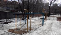 Площадка для воркаута в городе Владивосток №2737 Маленькая Современная фото
