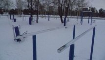 Площадка для воркаута в городе Астана №2000 Средняя Современная фото