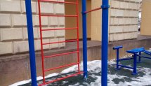 Площадка для воркаута в городе Москва №4893 Маленькая Современная фото