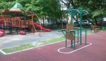 Площадка для воркаута в городе Москва №2956 Маленькая Современная фото