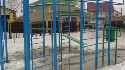 Площадка для воркаута в городе Южно-Сахалинск №2820 Маленькая Современная фото