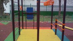 Площадка для воркаута в городе Москва №2595 Маленькая Современная фото