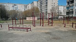 Площадка для воркаута в городе Новосибирск №2137 Маленькая Современная фото