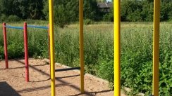 Площадка для воркаута в городе Мытищи №2337 Маленькая Современная фото