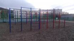 Площадка для воркаута в городе Мурманск №5746 Маленькая Современная фото