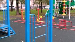 Площадка для воркаута в городе Москва №5620 Маленькая Современная фото