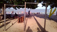 Площадка для воркаута в городе Нячанг №6066 Маленькая Современная фото