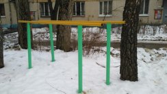 Площадка для воркаута в городе Лобня №6162 Маленькая Современная фото