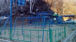 Площадка для воркаута в городе Томск №6490 Маленькая Современная фото