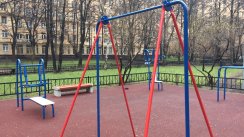 Площадка для воркаута в городе Москва №6526 Маленькая Современная фото