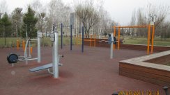 Площадка для воркаута в городе Казань №6557 Маленькая Современная фото