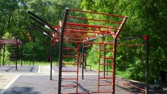 Площадка для воркаута в городе София №6696 Средняя Современная фото