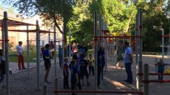 Площадка для воркаута в городе Саратов №6713 Средняя Современная фото