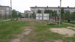 Площадка для воркаута в городе Югорск №6728 Маленькая Современная фото