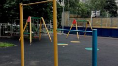 Площадка для воркаута в городе Москва №6844 Маленькая Современная фото