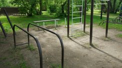 Площадка для воркаута в городе Москва №6875 Маленькая Современная фото