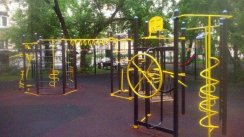 Площадка для воркаута в городе Москва №6904 Средняя Современная фото