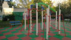 Площадка для воркаута в городе Климовск №7183 Маленькая Современная фото