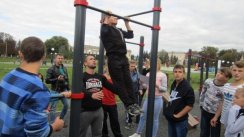 Площадка для воркаута в городе Донской №7575 Средняя Современная фото