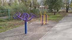 Площадка для воркаута в городе Абакан №7633 Маленькая Современная фото