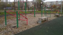 Площадка для воркаута в городе Березники №7774 Маленькая Современная фото