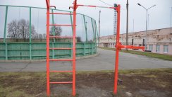 Площадка для воркаута в городе Курчатов №8080 Маленькая Современная фото