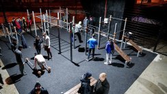 Площадка для воркаута в городе Калининград №8140 Маленькая Современная фото