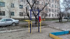 Площадка для воркаута в городе Бишкек №8286 Маленькая Современная фото