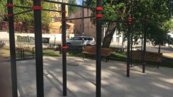 Площадка для воркаута в городе Москва №8492 Маленькая Современная фото