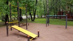 Площадка для воркаута в городе Москва №8519 Маленькая Современная фото