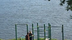 Площадка для воркаута в городе Нижний Тагил №8607 Маленькая Современная фото