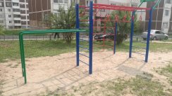 Площадка для воркаута в городе Братск №8781 Маленькая Современная фото