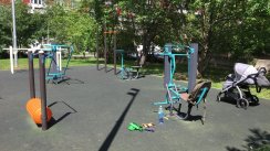 Площадка для воркаута в городе Москва №8790 Маленькая Современная фото