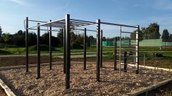 Площадка для воркаута в городе Маркт-Индерсдорф №9014 Маленькая Современная фото