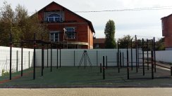 Площадка для воркаута в городе Зеленоградск №8819 Маленькая Современная фото