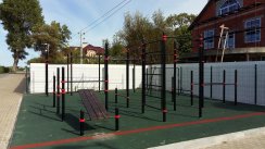 Площадка для воркаута в городе Зеленоградск №8819 Маленькая Современная фото