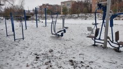 Площадка для воркаута в городе Чернигов №9239 Маленькая Современная фото