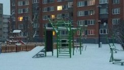 Площадка для воркаута в городе Кохтла-Ярве №9287 Маленькая Современная фото