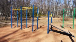 Площадка для воркаута в городе Минск №9494 Маленькая Современная фото