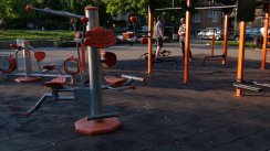 Площадка для воркаута в городе София №9620 Маленькая Современная фото