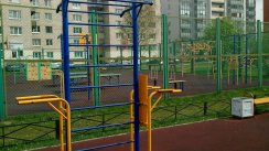 Площадка для воркаута в городе Санкт-Петербург №9631 Маленькая Современная фото