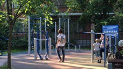 Площадка для воркаута в городе Санкт-Петербург №9686 Маленькая Современная фото