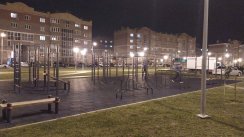 Площадка для воркаута в городе Чебоксары №10074 Маленькая Современная фото